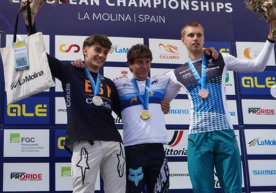 Oriol Cuadrat, al podi júnior de l'Europeu de descens BTT, a La Molina (Foto: La Molina)