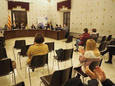 El ple de l'Ajuntament de la Seu apladeix Òscar Ordeig en el seu comiat com a regidor