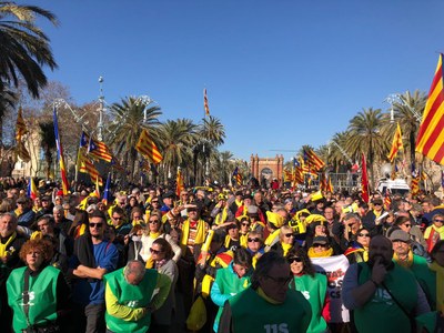 Concentració davant del recinte del Parlament (Foto: ANC Alt Urgell)