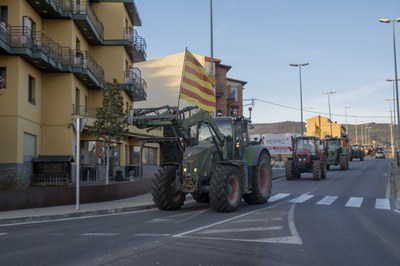 Marxa lenta de tractors a la C-13 al Pallars Jussà (Foto: ACN/Jordi Peró)