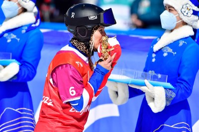 Cécile Hernandez, campiona paralímpica 2022 en snowboard cross (www.equipedefrance.com)