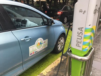 Punt de càrrega de vehicles elèctrics de PEUSA, al passeig Joan Brudieu