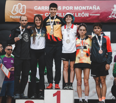 Lluís Puigvert i Lídia Puyals, al podi absolut del Campionat d'Espanya de KM Vertical (Foto: Guillem Campderrós/FEEC)