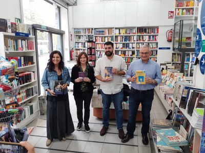 Els guanyadors dels Premis Literaris de Girona 2021, en la presentació a les llibreries de la ciutat (Foto: Grup 62)