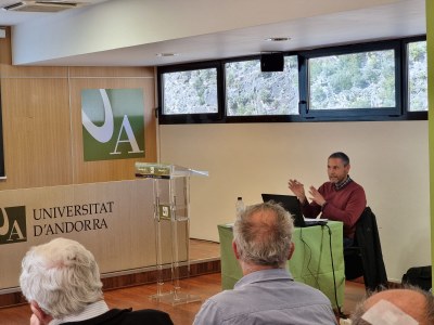 Xavier Planas Batlle durant la defensa de la seva tesi doctoral (Foto: UdA)
