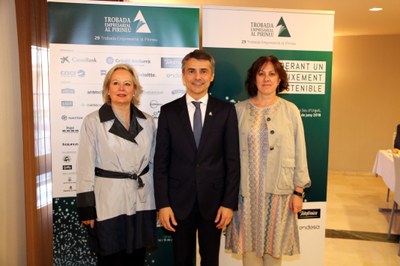 Presentació de la Trobada Empresarial al Pirineu, amb Vicenç Voltes, Maria Rosa Armengol i Núria Saurí (Foto: ACN)