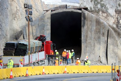 El túnel de Tresponts amb runa de la primera voladura al seu interior el 18 de desembre del 2018 (Foto: ACN) 