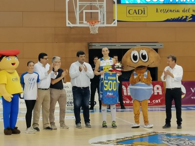 Reconeixement a Lucila Pascua pel seu partit número 500 en competició estatal (Foto: Toñi Cabello)