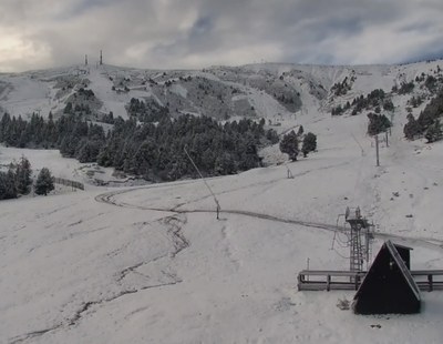 L'estació de Port Ainé, amb el Pic de l'Orri al fons, aquest matí (Foto: SMC)
