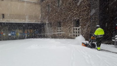 Neteja de la neu a la plaça Soldevila de la Seu (23.01.2019)