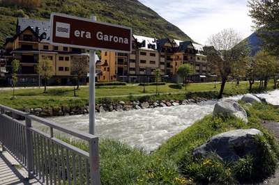 Riu Garona al seu pas per Vielha (Foto: ACN)