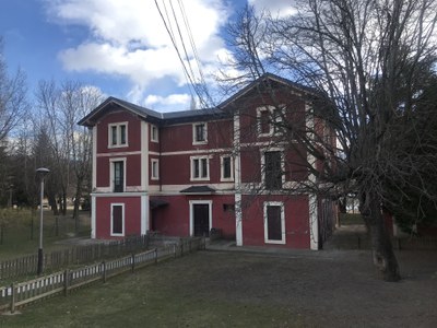 Edifici de l'Antiga Acadèmia de l'estany, ubicada a l'entorn del parc Schierbeck de Puigcerdà (Foto: Ajuntament de Puigcerdà)
