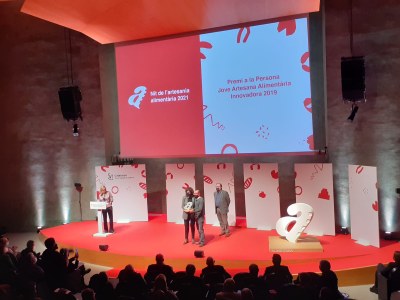 Agustí Porta recull el premi de millor Jove Artesà Alimentari 2019 (@agriculturacat)