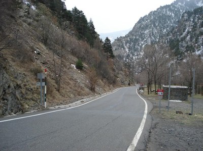Os de Civís - Carretera