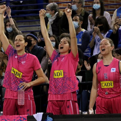 La banqueta del Cadí La Seu, durant el partit contra el Campus Promete (Foto: @lafototurutas)