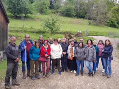 Delegació catalana que ha viatjat al sud de França per conèixer models d'èxit en el relleu agrari (Foto: CCAU)