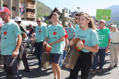 Ramaders aragonesos i occitans s'han sumat a la protesta pels danys de la fauna salvatge (Foto: ACN)