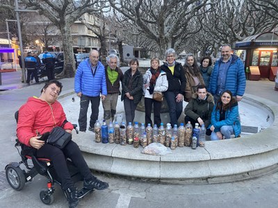 Voluntaris de la recollida de burilles de cigarreta, aquest dimecres a la Seu