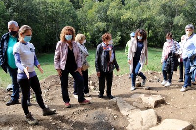 Ester Capella supervisa la recerca de víctimes de la Guerra Civil a la fossa de Sorpe (Foto: ACN)