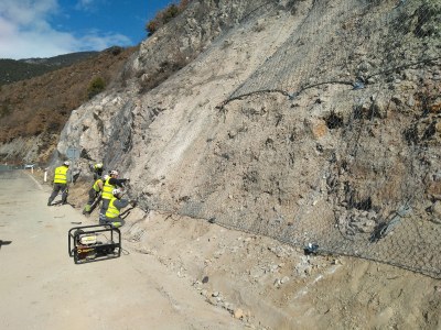 Darrers treballs per a la reobertura de l'N-260 (Foto: ACN)