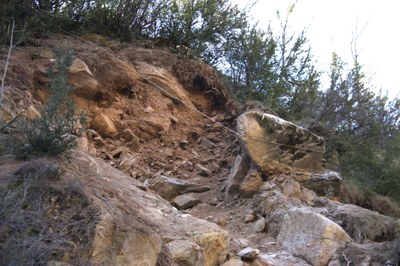 Subjecció d'una de les roques del despreniment (Foto: ACN)