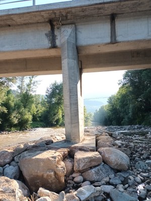 Reparació d'urgència al pont d'accés a Alàs des de l'N-260
