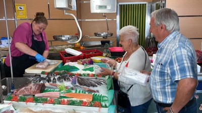 Compra amb tàpers a la Seu d'Urgell (Foto: ACN)