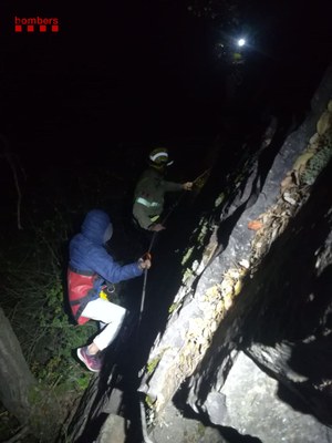 Rescat de tres noies i el pare d'una d'elles al barranc de Montardit, a Sort (Foto: Bombers)