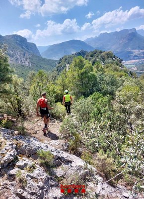 Rescatat un excursionista que s'havia desorientat en una ruta al Tossal de Balinyó (Foto: Bombers Generalitat)