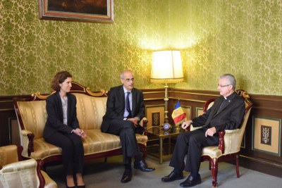 Maria Ubach, Antoni Martí i Joan-Enric Vives, al Palau Episcopal de la Seu