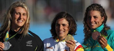 Chourraut, al centre del podi de K1F de canoe eslàlom (Rio 2016)