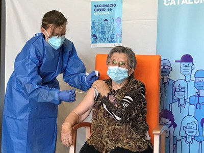 Inici de la implantació de la segona dosi del vaccí contra la COVID-19, a la Pobla de Segur (Foto: Salut)