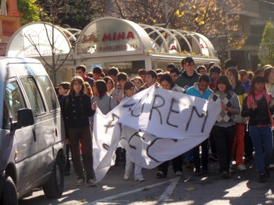 Manifestació dels alumnes de l'IES Joan Brudieu (13.11.08)