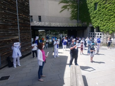 Concentració de personal sanitari davant del Sant Hospital, aquest dimecres