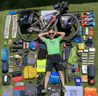 Sergi Mingote, amb tot el material que porta per fer l'Olympic Route (@sergi_mingote)