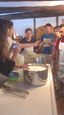 Serrat Gros - Taller d'elaboració de formatge fresc