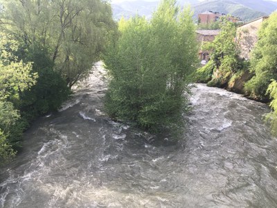 El riu Valira al pas per la Seu d'Urgell, aquest dilluns