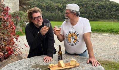 Joan Gil i Salvador Maura, a l'espai de degustació de Mas d'Eroles d'Adrall (Foto: ACN)