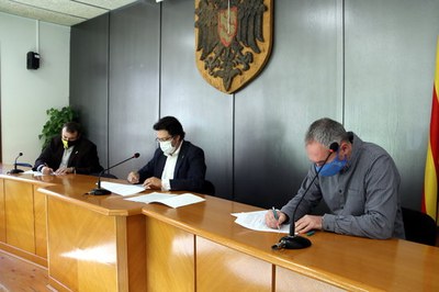 Signatura del conveni per a la construcció d'una via verda entre Sort i Rialp (Foto: ACN)