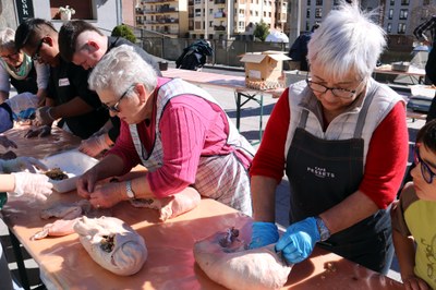 Taller de farcit de Carnaval a Sort (Foto: ACN)