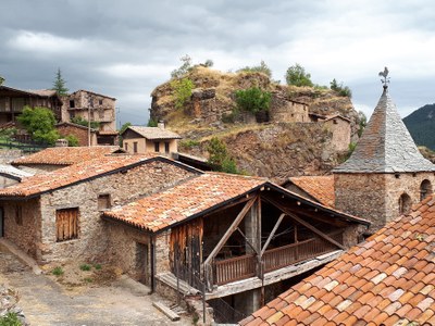 Visió de conjunt de les restes del castell del Querforadat (Foto: Carles Gascón Chopo)