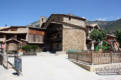 Exterior de l'alberg i centre cívic Can Cortina, a Tuixent (Foto: ACN)