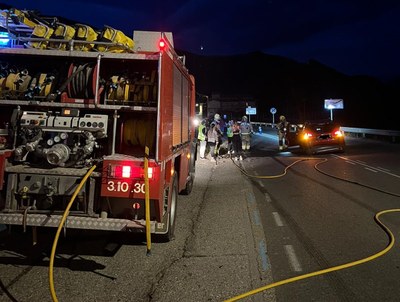 Col·lisió entre dos vehicles a la C-14 a Coll de Nargó, aquest diumenge al vespre (Foto: Bombers Nargó)