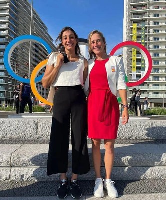 Mònica Doria i Núria Vilarrubla, aquest divendres passat abans de la inauguració de Tòquio 2020 (Foto: @nvilarrubla)