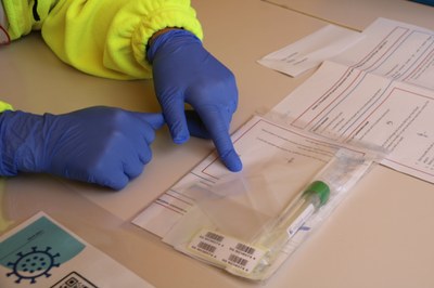 Detall del kit per a les automostres per a la PCR (Foto d'arxiu/ACN)