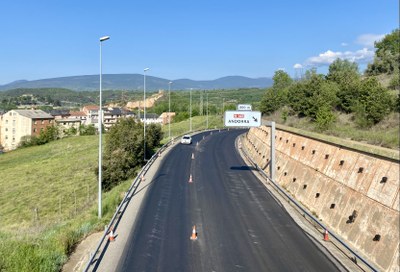 Asfaltatge de la carretera N-260 el 8 de maig de 2021