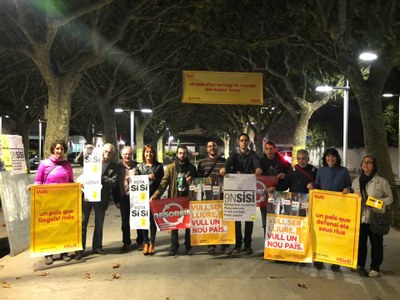 9N - Enganxada de cartells