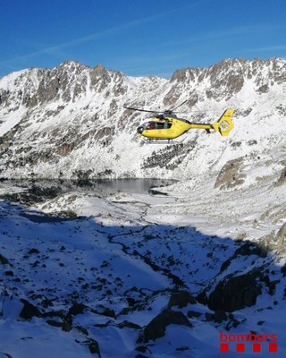 Helicópter en la recerca (Foto: Bombers de la Generalitat)