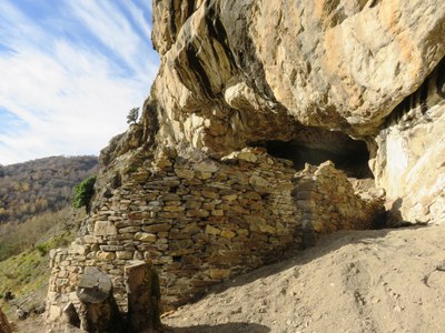 Localitzada una antiga església a la cova de Bossòst (Foto: ACN)