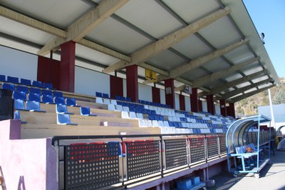Canvi de la graderia del camp de futbol de la Seu (Foto: Ajuntament de la Seu)